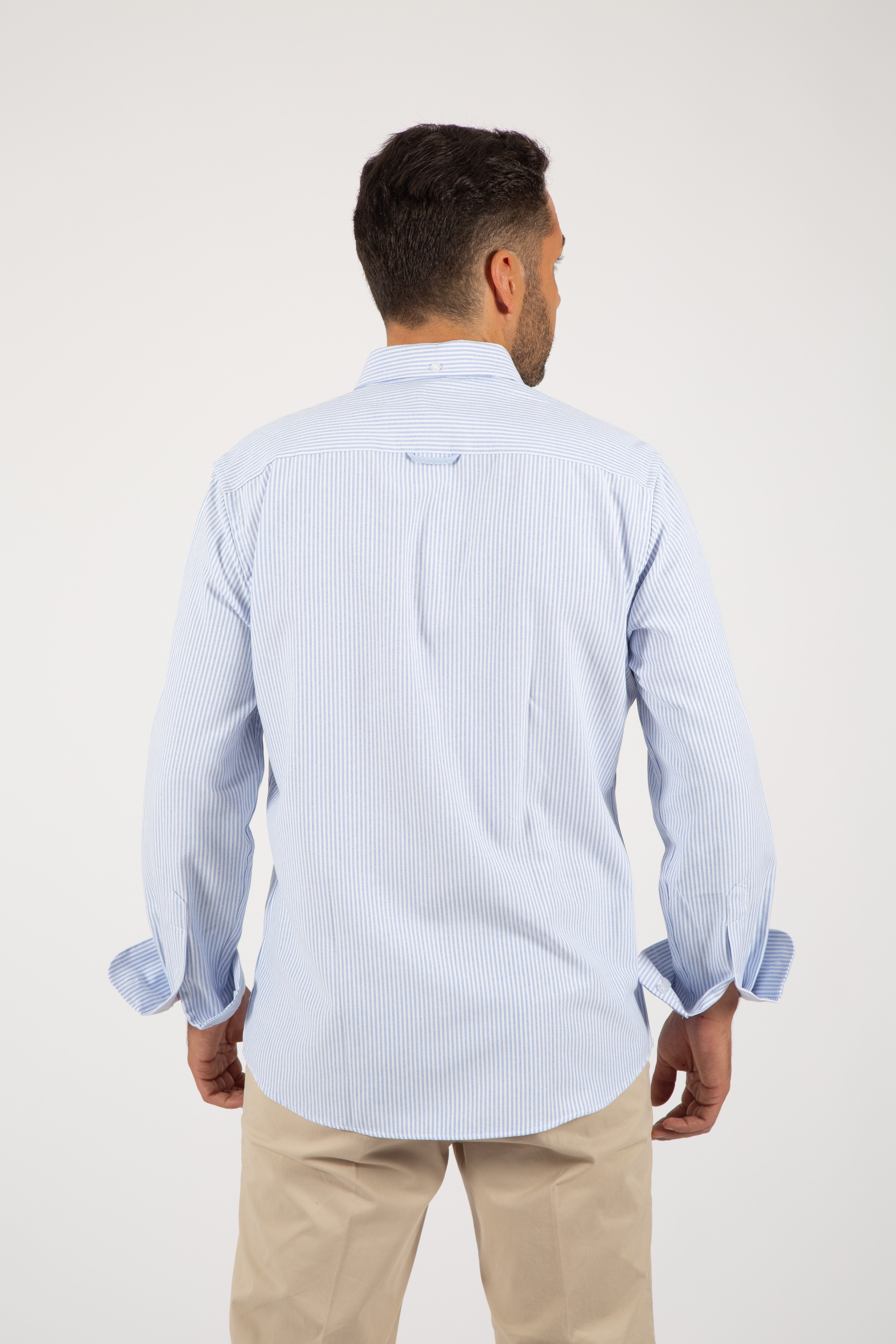 Camisa azul clara