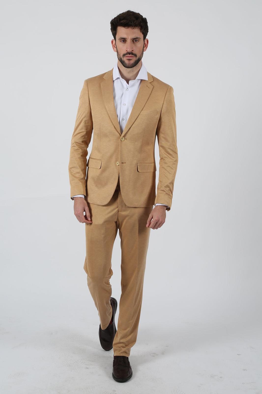 Traje MOSTAZA