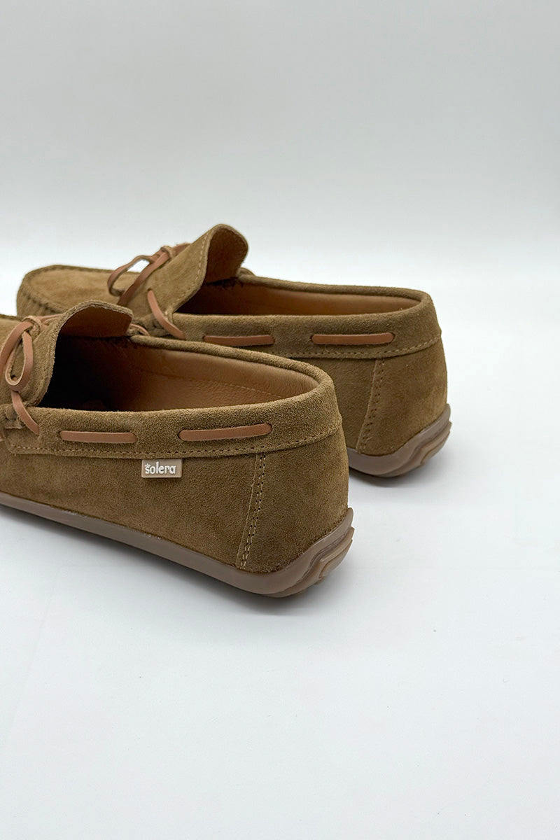 Leather bow moccasin