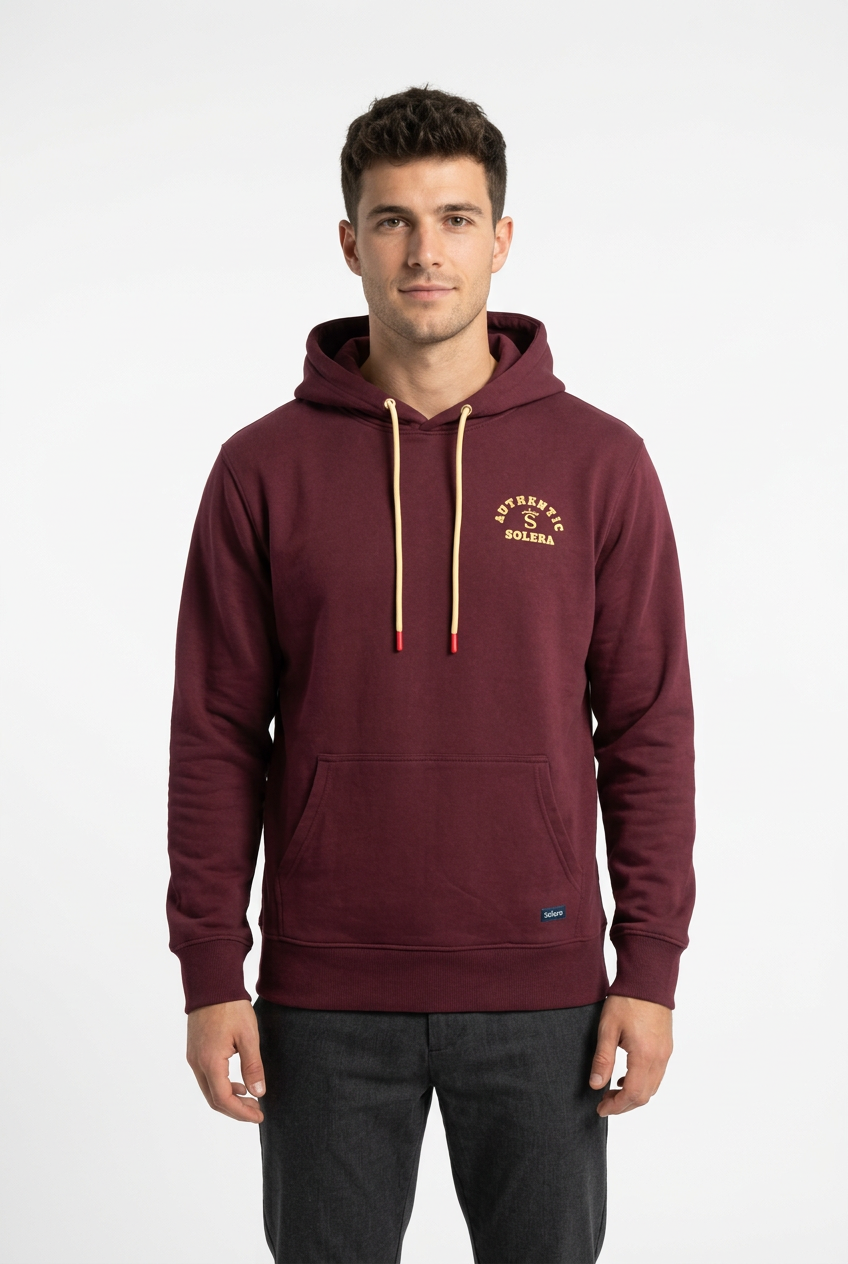 Sudadera granate con modelo masculino, delantera