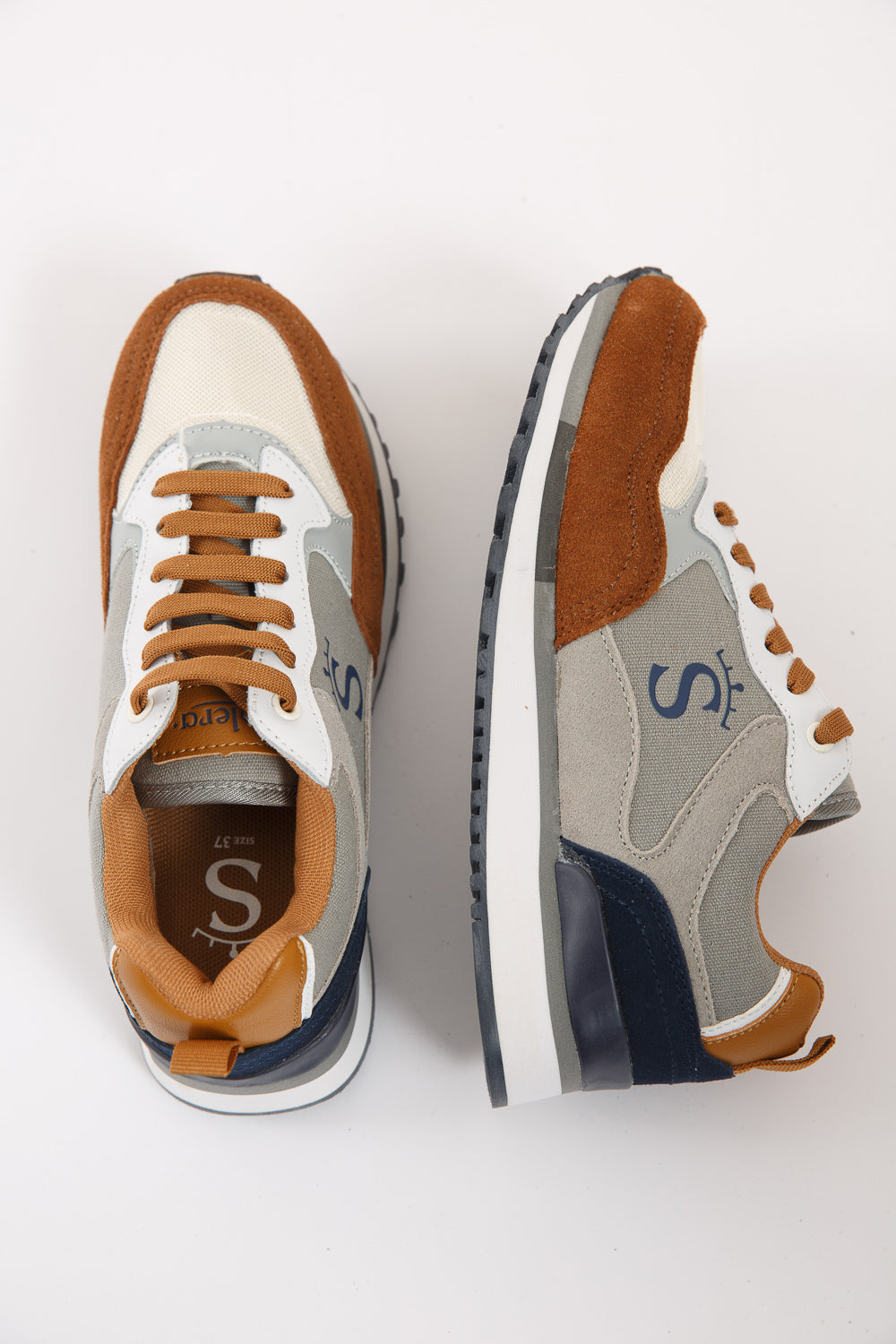 Deportiva Gris