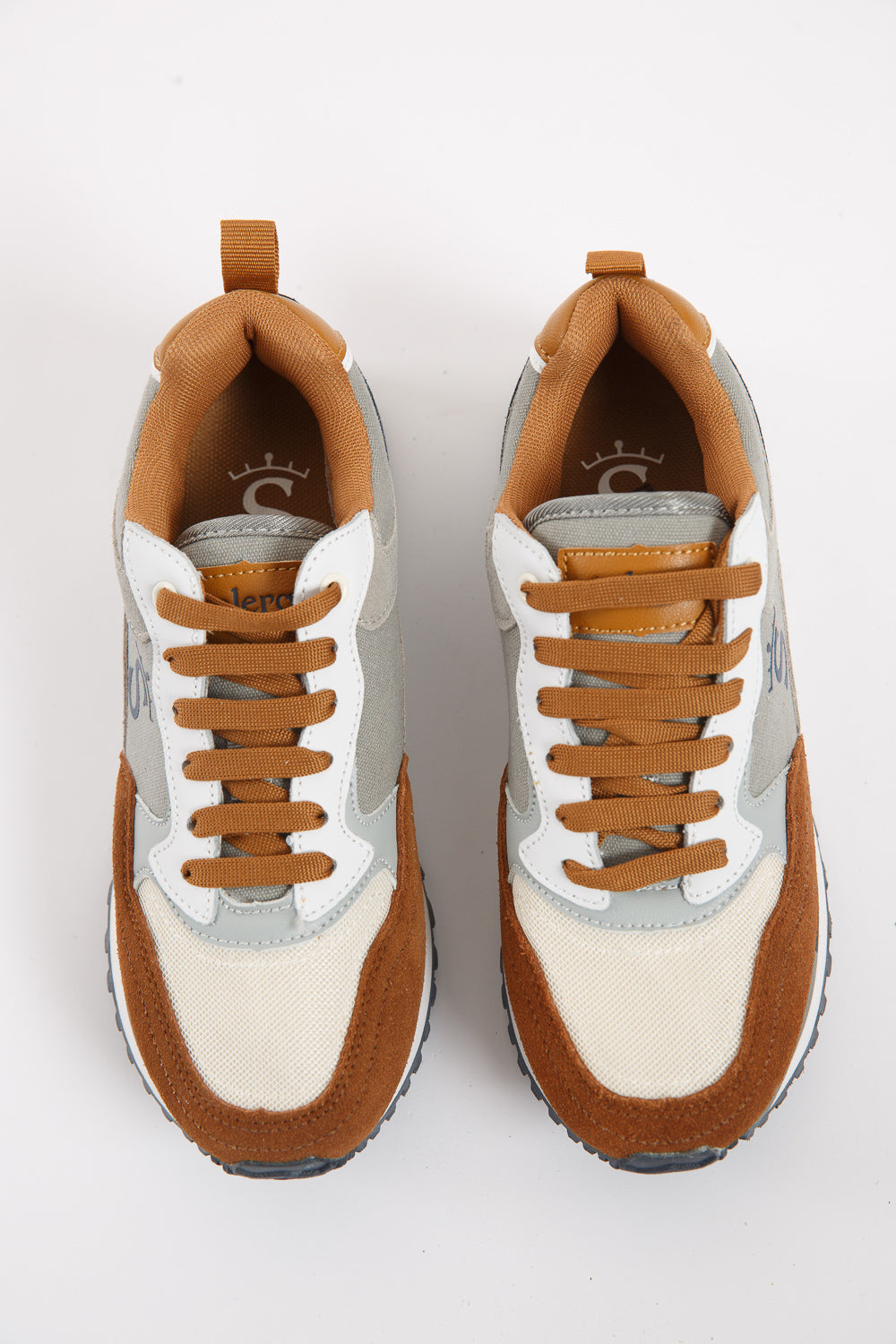 Deportiva Gris