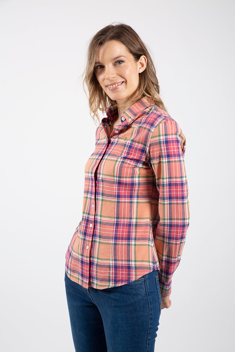Camisa rosa com bordado