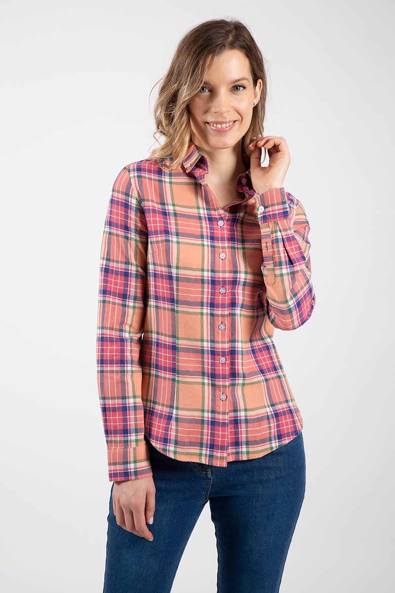 Camisa rosa com bordado