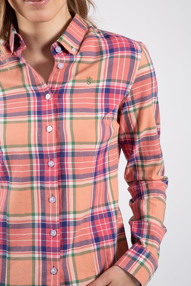 Camisa rosa com bordado