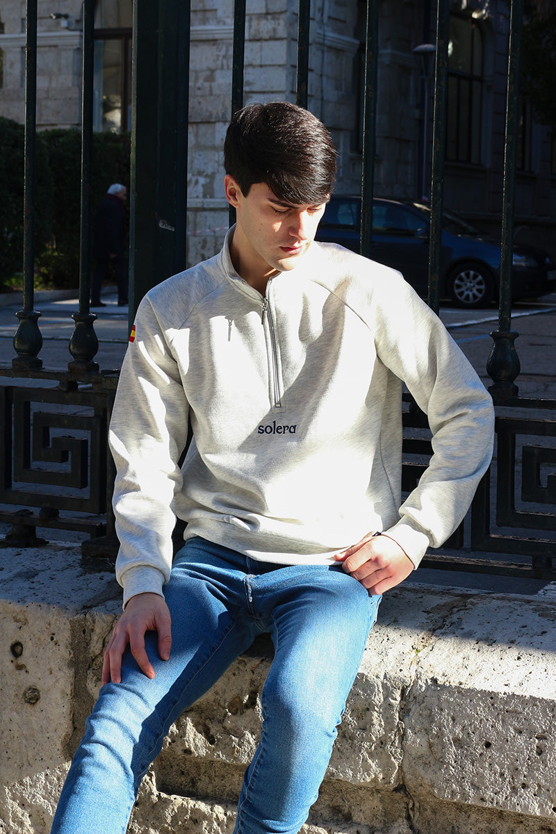 Sudadera gris